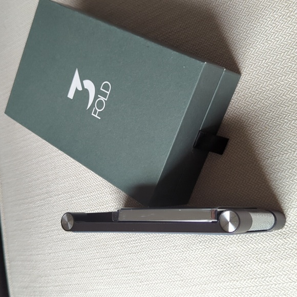 NEW Wireless charger - Picture 4 of 5